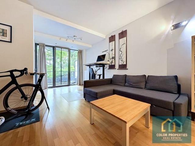Standing furnished 1B apartment +terrace EU district