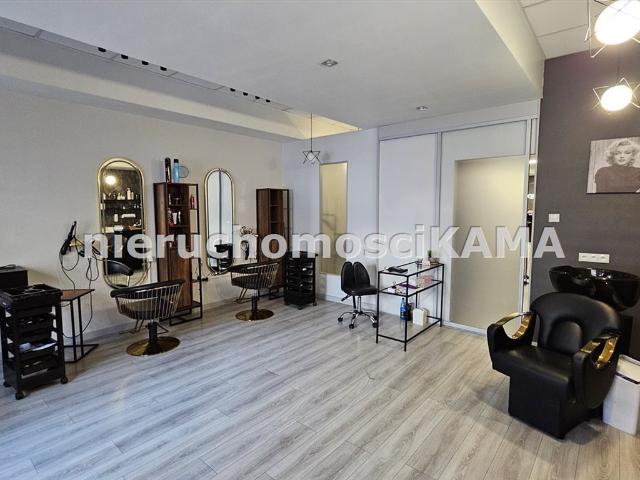 Stanowisko fryzjerskie/barber w prosperującym salonie