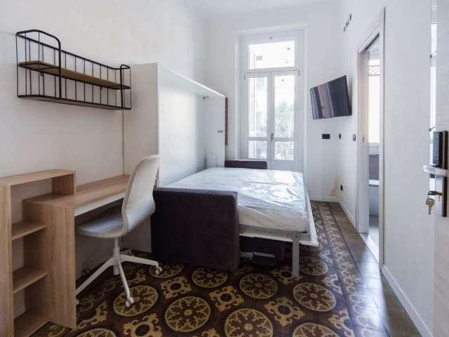 Stanza 3 con bagno privato in Via Pier Dionigi Pinelli, Torino
