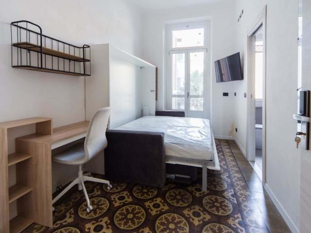 Stanza 3 con bagno privato in Via Pier Dionigi Pinelli, Torino