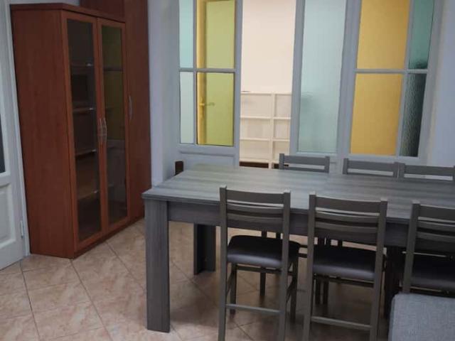 STANZA 1 Ampia stanza con 3 posti letto, bagno privato e cabina armadio