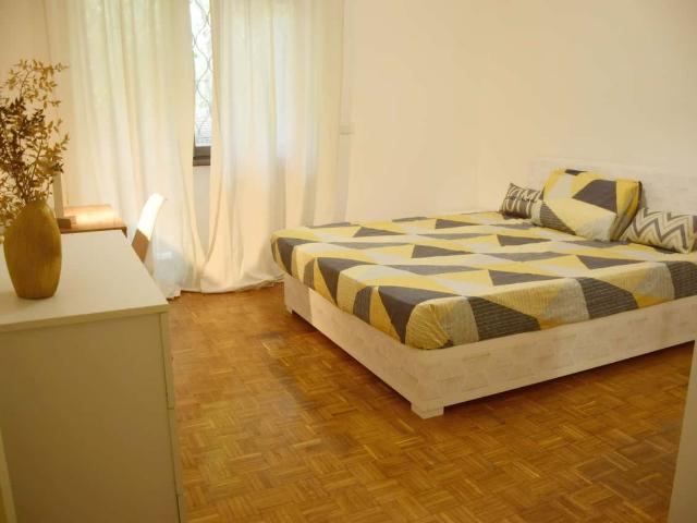 Stanza 1 Appartamento in Via Canzone del Piave, Roma di 120 m² con 4 camere