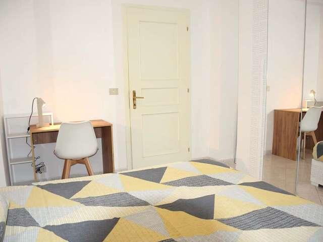 Stanza 2 Appartamento in Via Canzone del Piave, Roma di 120 m² con 4 camere