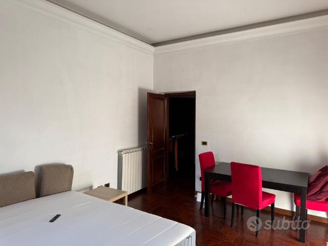 Stanza 30mq castro pretorio