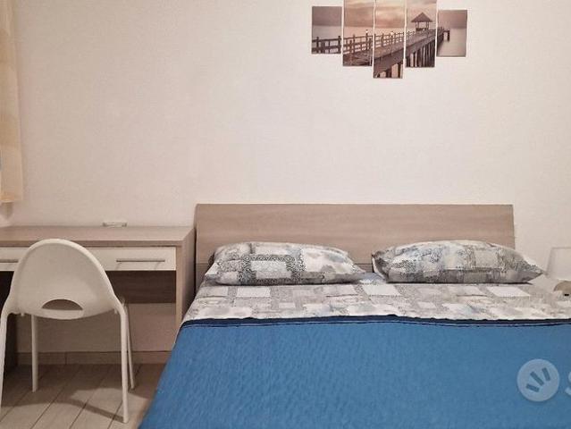 Stanza con bagno Arredata