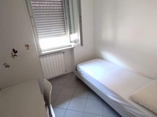 Stanza con bagno per studentesse universitarie in centro citt utenze incluse