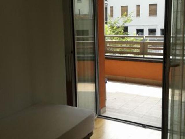 Stanza con bagno privato e terrazza su cortile interno