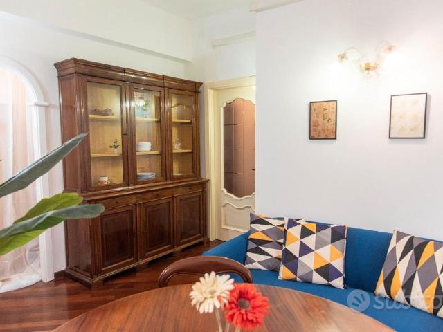 Stanza con bagno privato e balcone vicino Metro B