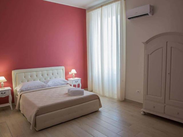 Stanza con bagno privato Via Sacra 11
