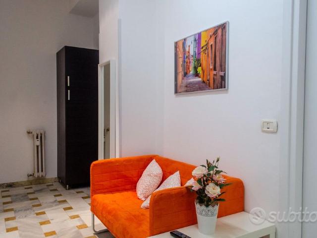 Stanza con bagno privato vicino Piazza Bologna