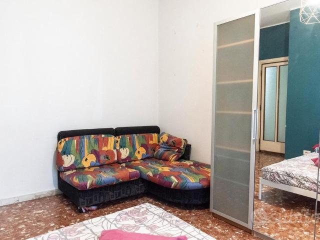 Stanza con balcone adiacente Metro A G.Agricola