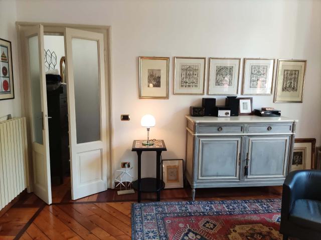 Stanza con balcone Parco Sempione + bagno e frigorifero privato per ospite in camera