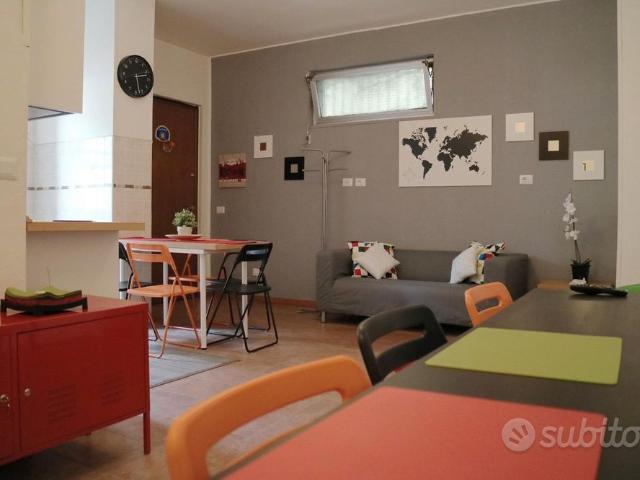 Stanza con divano e letto matrimoniale Metro LIBIA