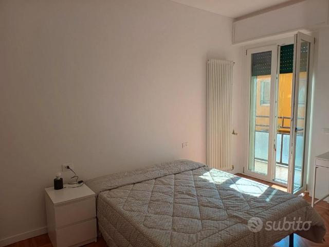 Stanza con letto matrimoniale per ragazza M4 Tolst