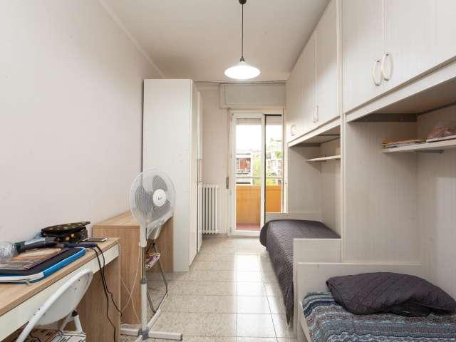 Stanza condivisa in affitto in appartamento con 2 camere da letto a Vigentino