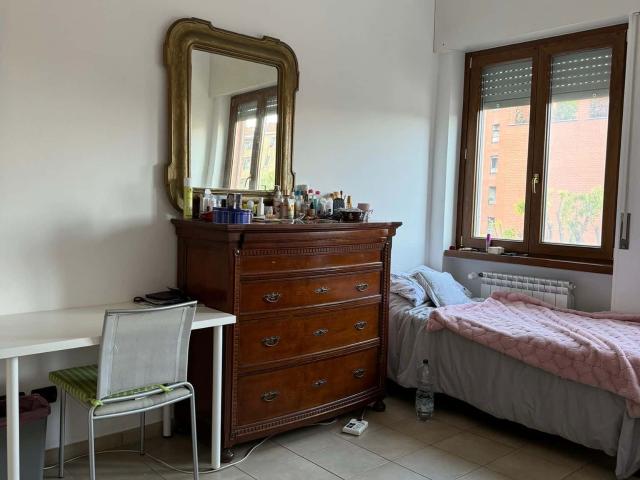 Stanza Doppia con bagno privato Via Medeghino