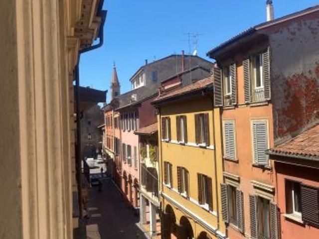 Stanza doppia in centro, zona universitaria