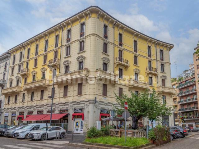 Stanza doppia piazza Caiazzo 2, Milano