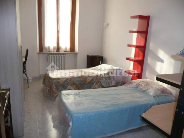 Stanza doppia via Beinette 14, Torino