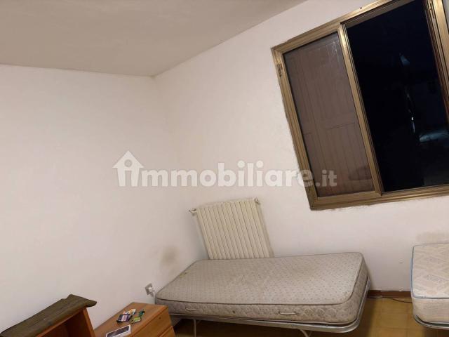Stanza doppia via Castelmorrone 20, Padova