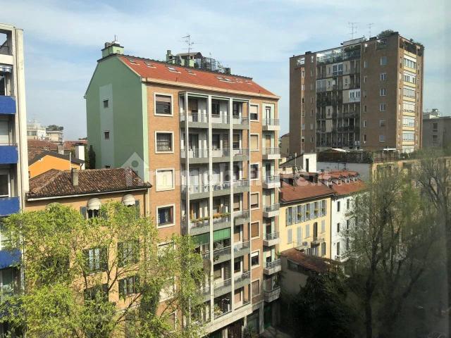 Stanza doppia via Edmondo De Amicis 39, Milano