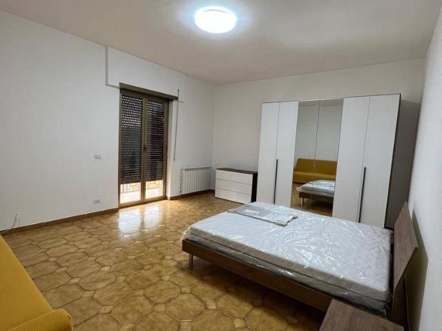 Stanza doppia via Endimione, Roma