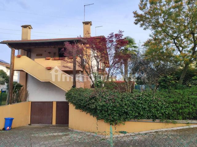Stanza doppia via Marzabotto 34, Paese