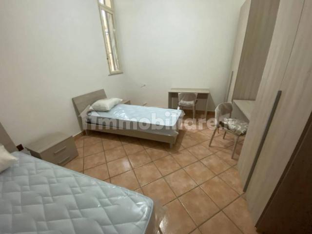 Stanza doppia via Mendola 2, Palermo