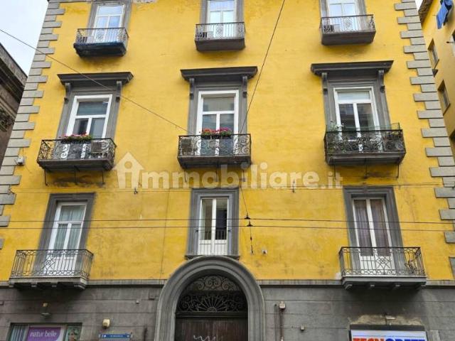 Stanza doppia via Monteoliveto 5, Napoli