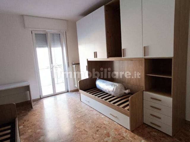 Stanza doppia via Plinio 3, Verona