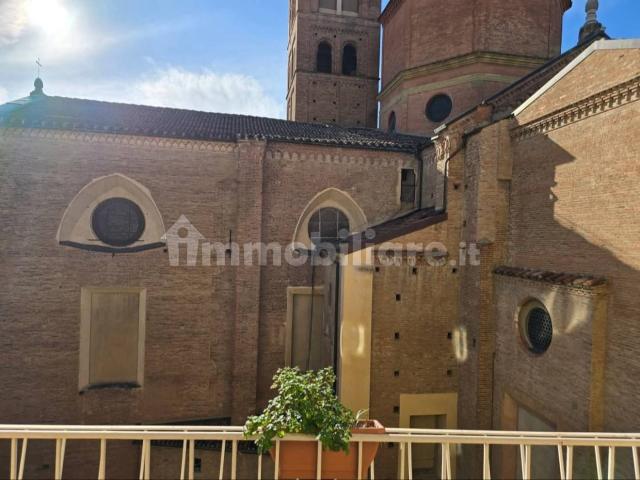 Stanza doppia via Santo Stefano, Bologna