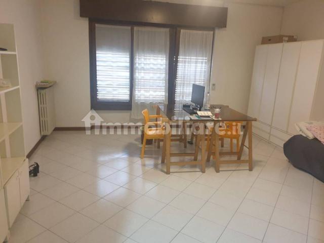 Stanza doppia via San Nazaro 34, Verona