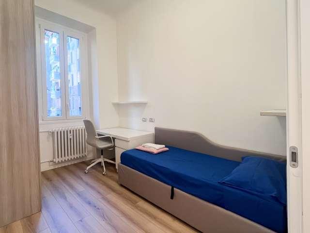 Stanza in affitto in un appartamento con 3 camere da letto a Milano