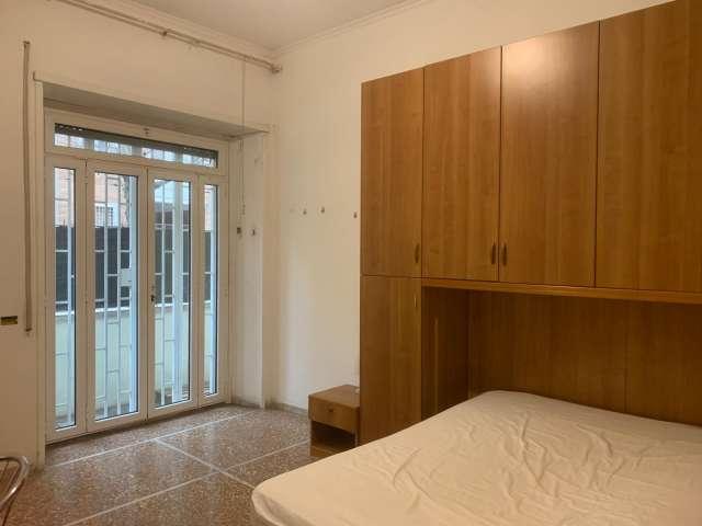 Stanza in affitto in un appartamento con 3 camere da letto a Roma