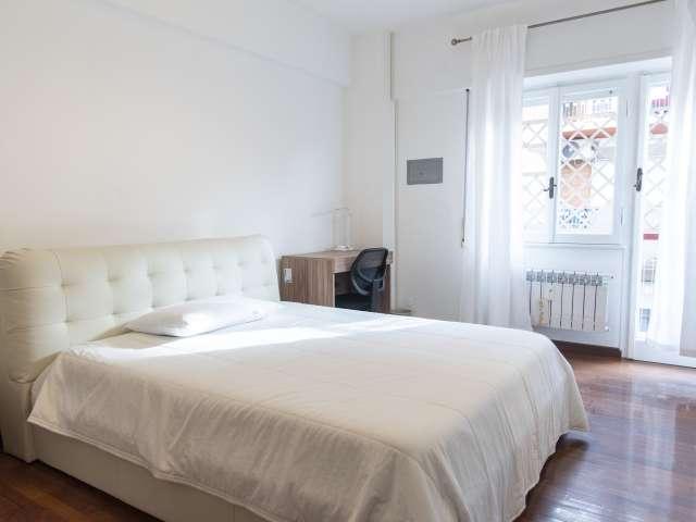 Camera in affitto in appartamento con 3 camere da letto, Garbatella, Roma