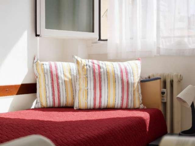 Stanza in affitto in un appartamento con 5 camere da letto a Milano