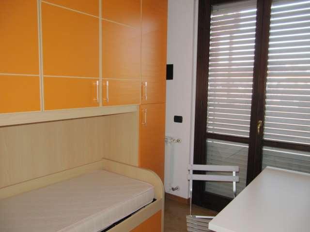 Stanza in affitto in un appartamento condiviso a Ex OM Morivione