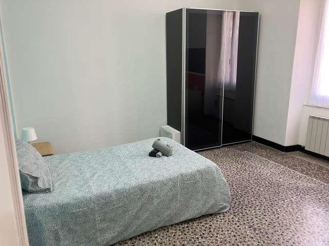 Stanza in affitto in un appartamento condiviso con 4 camere da letto