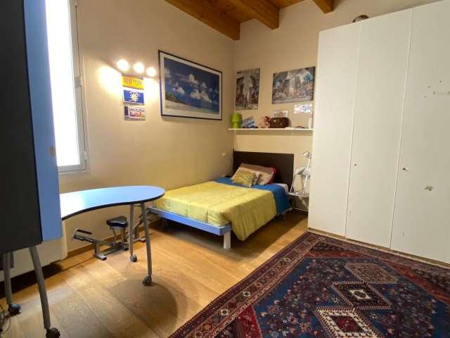 Stanza in affitto in appartamento con 2 camere da letto a Cagliari