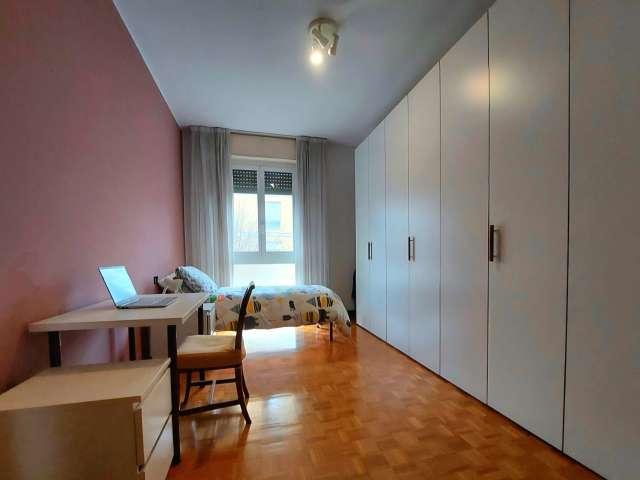 Stanza in affitto in appartamento con 2 camere da letto a Barona, Milano