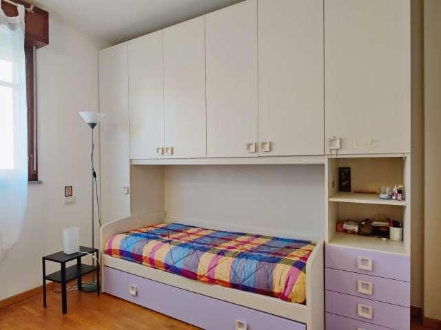 Stanza in affitto in appartamento con 2 camere da letto a Milano
