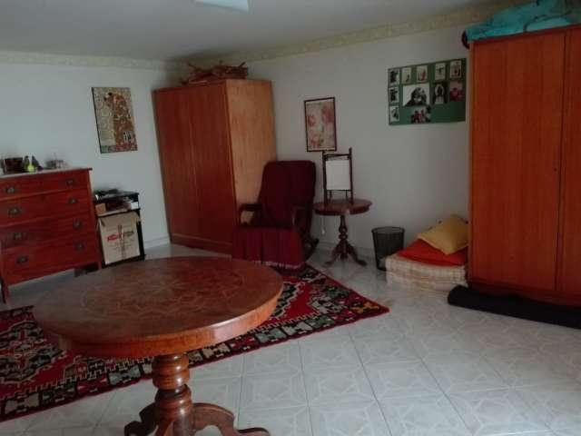 Stanza in affitto in appartamento con 2 camere da letto a Napoli
