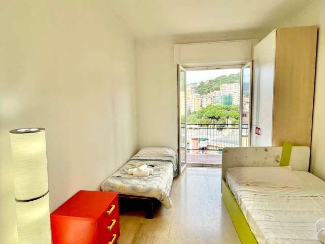 Stanza in affitto in appartamento con 3 camere a Marassi, Genova