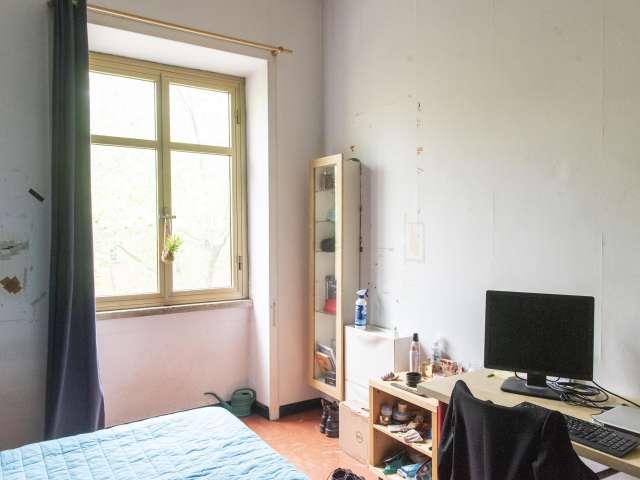 Stanza in affitto in appartamento con 3 camere da letto a Garbatella, a Roma