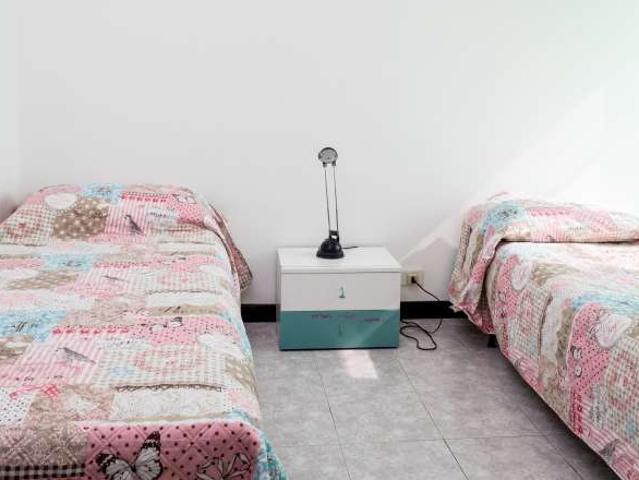 Stanza in affitto in appartamento con 3 camere da letto a Loreto, Milano