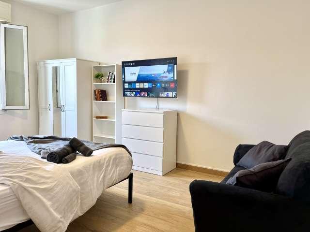 Camera in un appartamento condiviso con 3 camere da letto a Modena