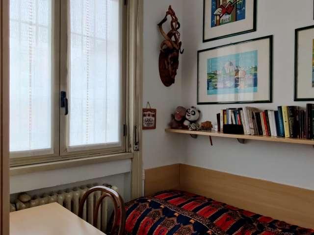 Stanza in affitto in appartamento con 3 camere da letto a Milano, Milano