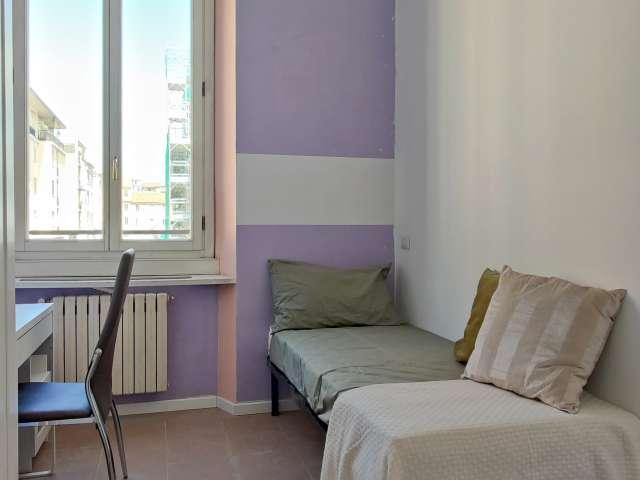 Stanza in affitto in appartamento con 3 camere da letto a Milano
