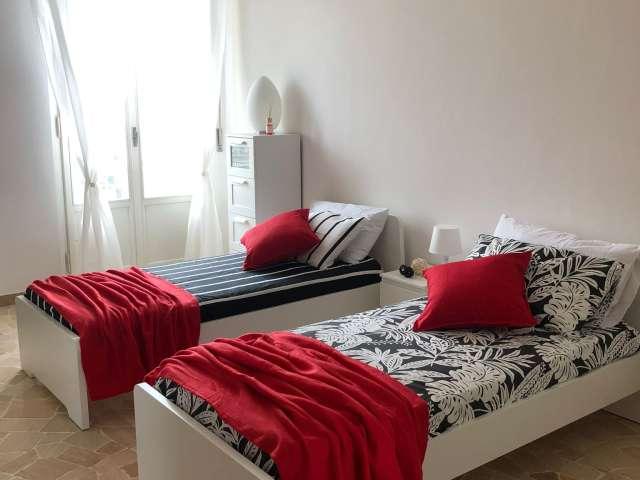 Stanza in affitto in appartamento con 3 camere da letto a Novoli