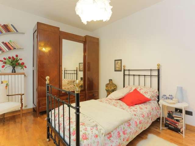 Stanza in affitto in appartamento con 3 camere da letto a Quinto Romano